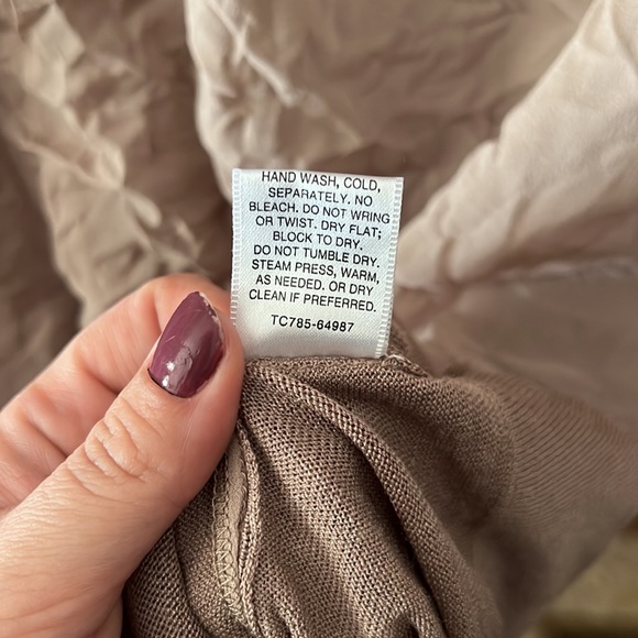 Pendleton 100% silk sleeveless top - Picture 6 of 7